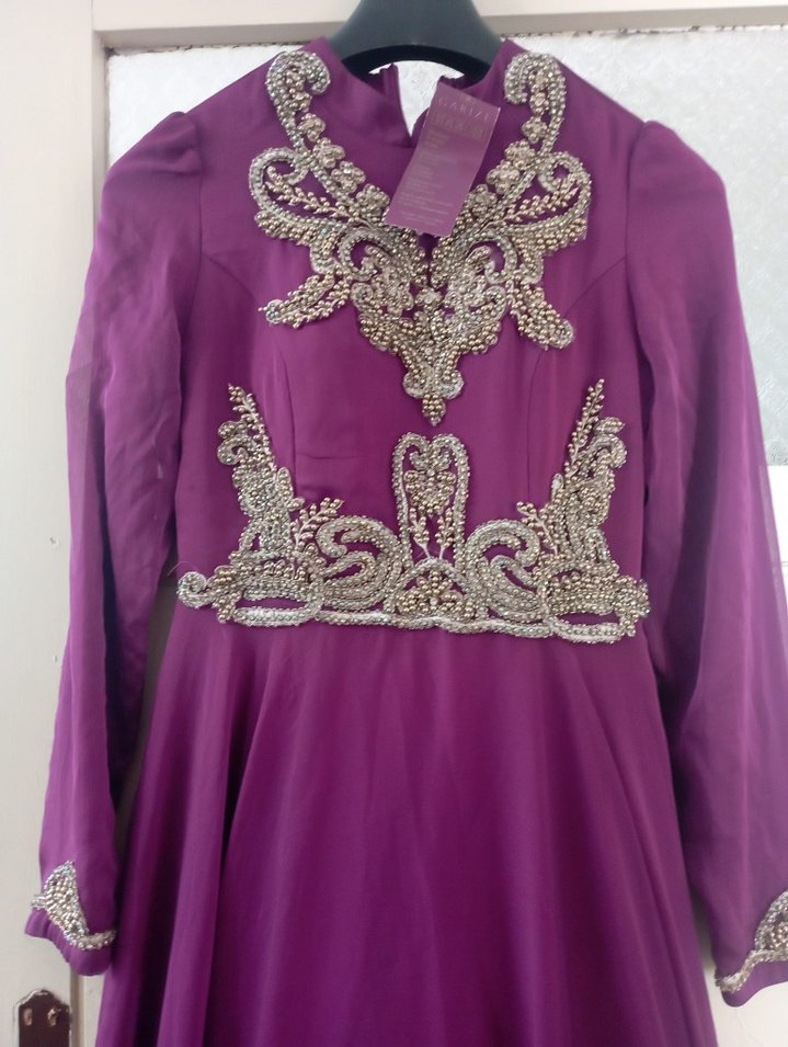 Uzun Mor İşlemeli Kadın Elbisesi - Görsel 2