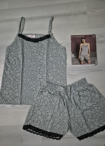 Kadın askılı şortlu pijama takımı