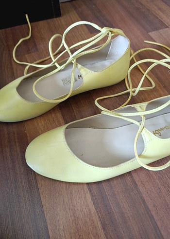 Sarı Bağcıklı Blok Topuk Kadın Babet - Görsel 2