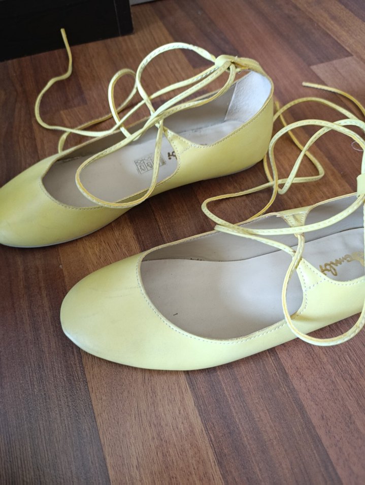 Sarı Bağcıklı Blok Topuk Kadın Babet - Görsel 2