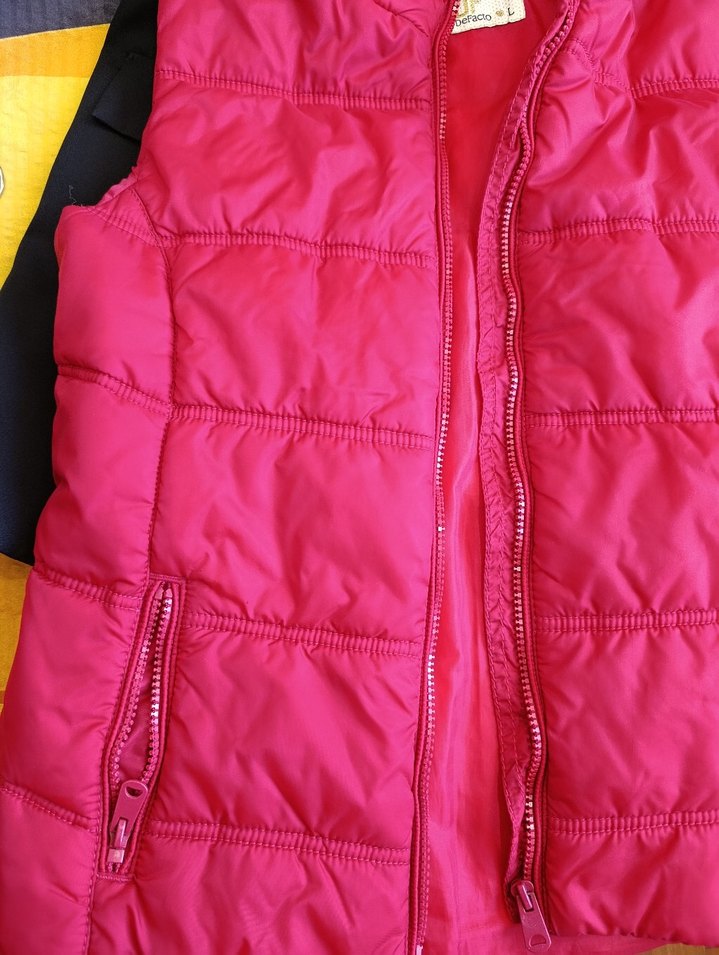 Kapüşonlu Kırmızı Fermuarlı Yelek - Görsel 3