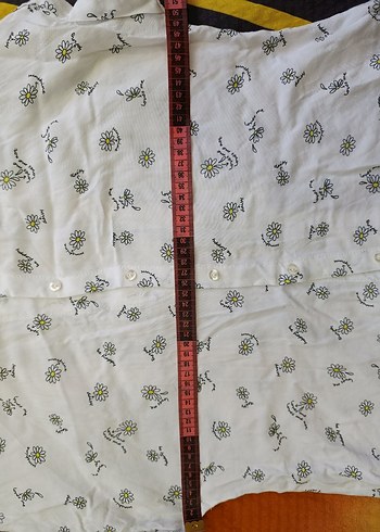 Beyaz Çiçekli Kısa Kollu Keten Gömlek - Görsel 5