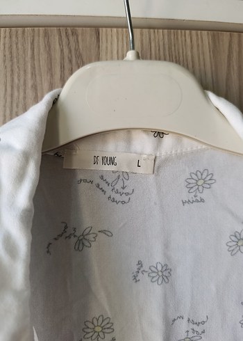 Beyaz Çiçekli Kısa Kollu Keten Gömlek - Görsel 4