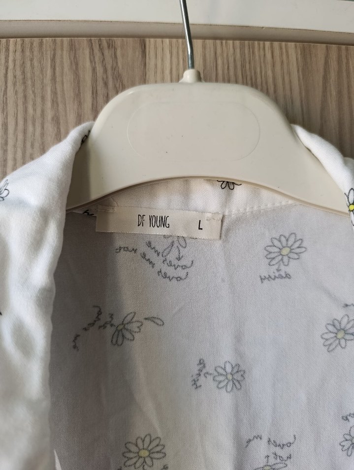 Beyaz Çiçekli Kısa Kollu Keten Gömlek - Görsel 4