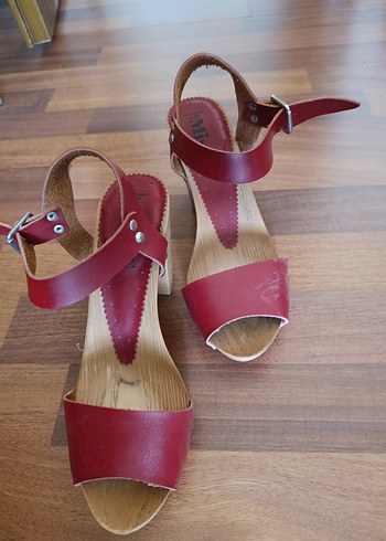 Kırmızı Ahşap Topuklu Bohem Sandalet - Görsel 3