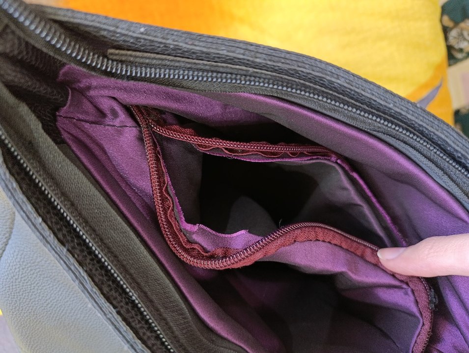 Siyah Deri Fermuarlı Kadın  Çantası - Görsel 5