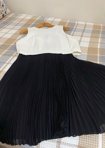 İpekyol marka Beyaz Üst ve Siyah Pileli Midi Etek - Görsel 3