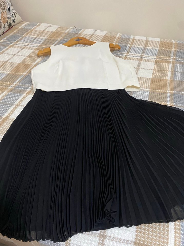 İpekyol marka Beyaz Üst ve Siyah Pileli Midi Etek - Görsel 3