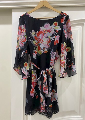 Tahari marka Çiçek Desenli  kısa elbise - Görsel 2