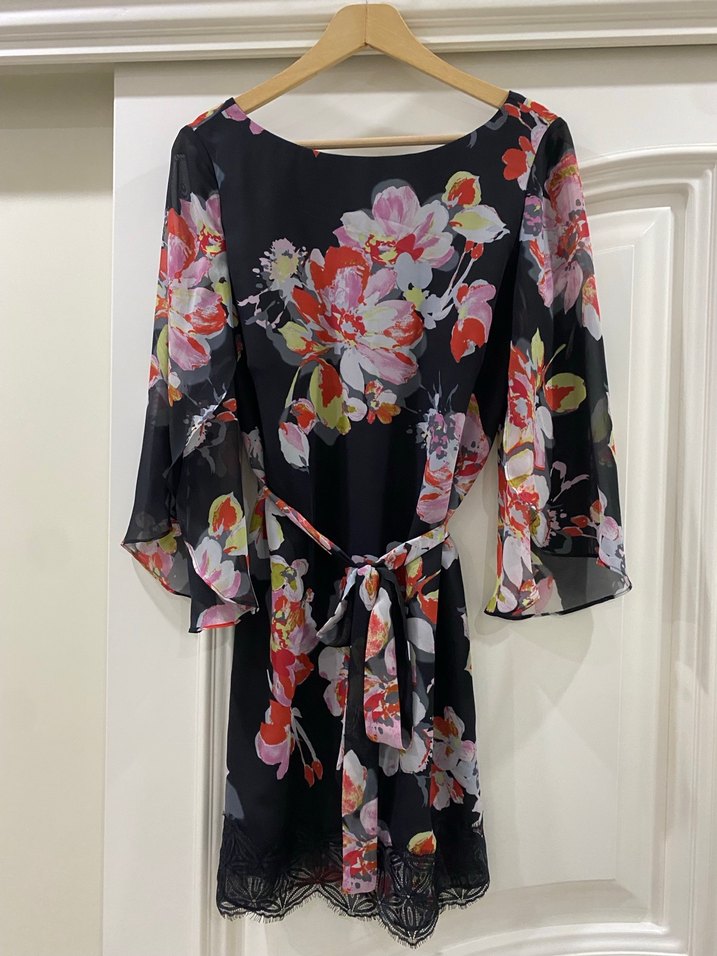 Tahari marka Çiçek Desenli  kısa elbise - Görsel 2