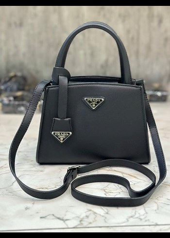 Prada Siyah Deri Kadın Çanta