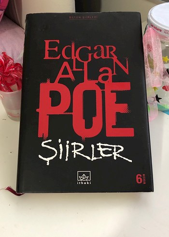 Edgar Allan Poe Şiirler Kitabı