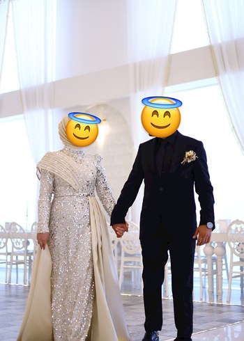 Parlak Altın Renkli Uzun Kollu Davet Elbisesi
