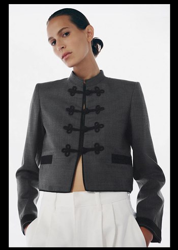 Zara Sikligin Ve Modernligin Bulustugu Gri Kisa Ceket