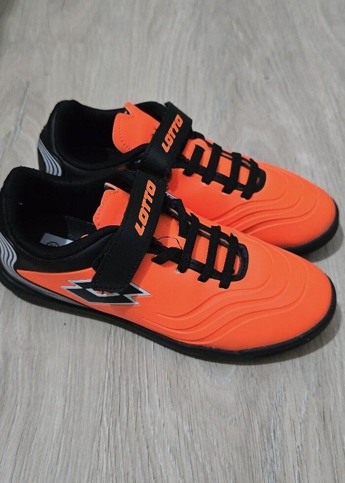 Halı saha ayakkabısı - Görsel 2