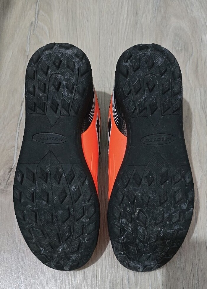 Halı saha ayakkabısı - Görsel 3