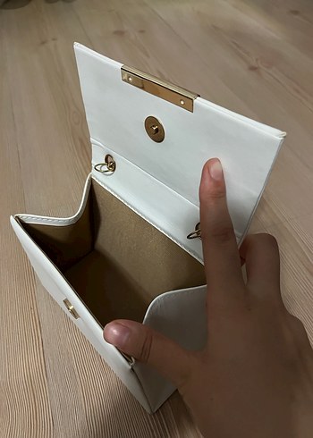 Diğer Zincir Detaylı Beyaz Deri Kadın Çanta