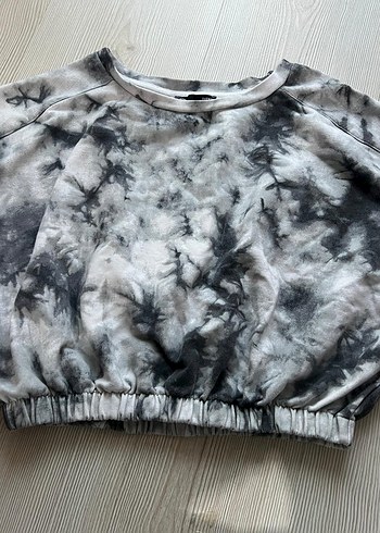 Kadın Gri Batik Desenli Kısa Bluz - Görsel 3