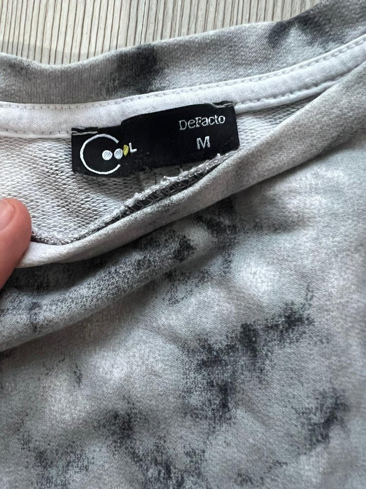 Kadın Gri Batik Desenli Kısa Bluz - Görsel 2