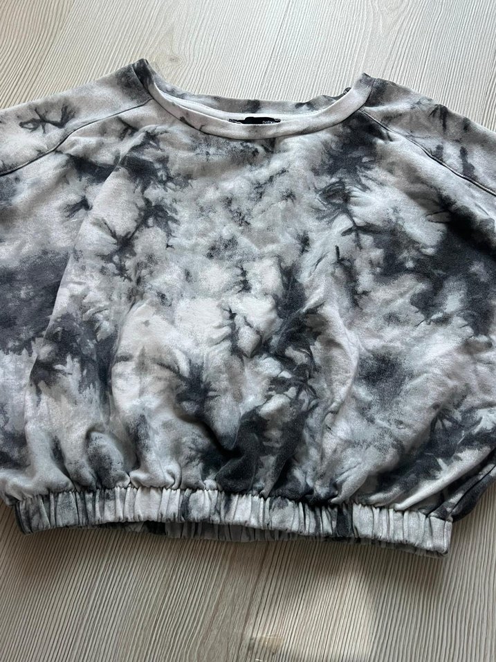 Kadın Gri Batik Desenli Kısa Bluz - Görsel 3