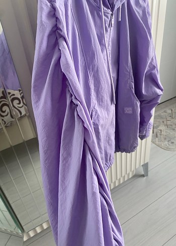 Mor Kapüşonlu Kadın Yağmurluk - Görsel 2