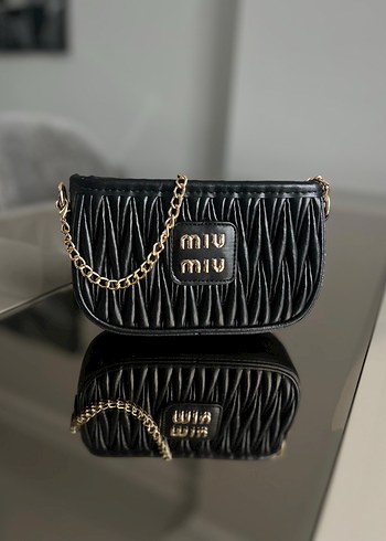 Miu Miu Siyah Zincirli Kadın Çanta