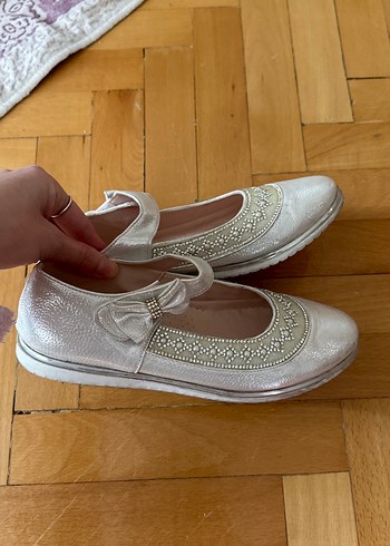 Kız Çocuk Beyaz Tokalı Babet - Görsel 2