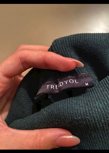 Trendyol & Milla Koyu Yeşil Parmak Detaylı Boğazlı Kazak