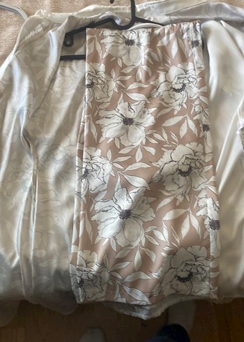 Drapeli Uzun Beyaz Desenli Kadın Gömlek - Görsel 5