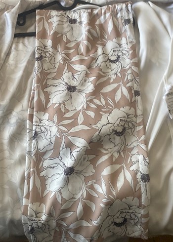 Drapeli Uzun Beyaz Desenli Kadın Gömlek - Görsel 4