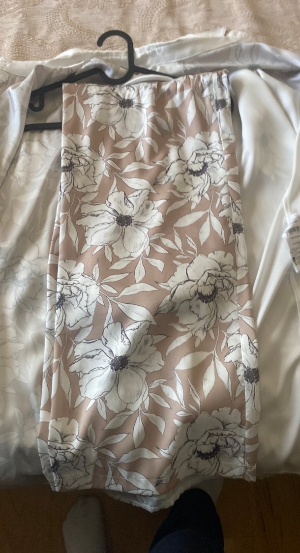 Drapeli Uzun Beyaz Desenli Kadın Gömlek - Görsel 4