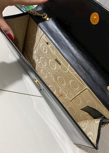  Beden Zincir Detaylı Siyah Yılan Desenli Deri Çanta