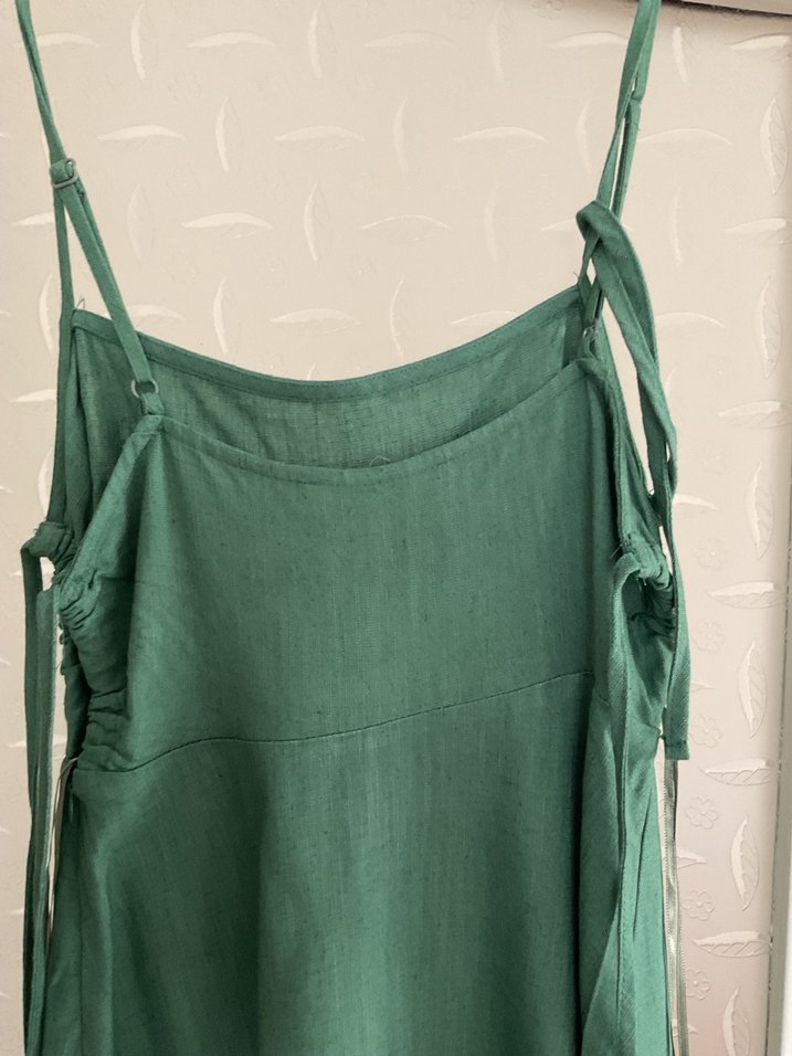 Yeşil Askılı Uzun ince Keten Elbise - Görsel 3