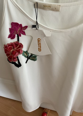 İşlemeli Beyaz bluz - Görsel 2