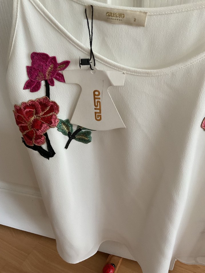 İşlemeli Beyaz bluz - Görsel 2