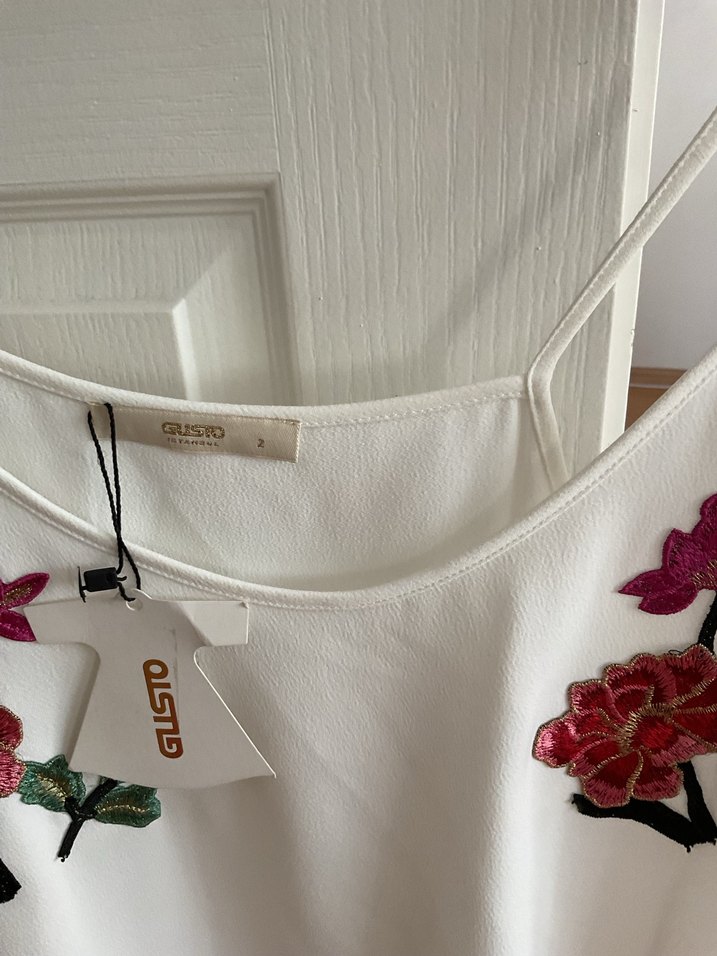 İşlemeli Beyaz bluz - Görsel 3