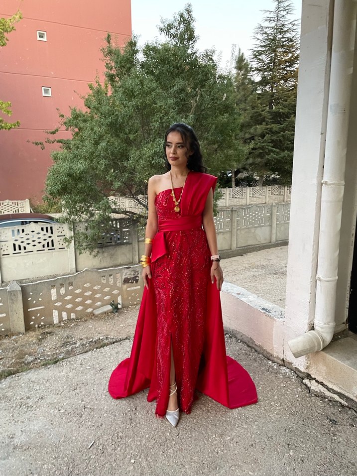 Kırmızı Drapeli Uzun Straplez Kadın Abiye - Görsel 2