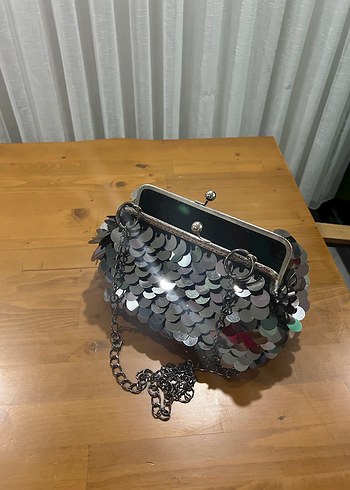 Mango Gri Zincir Detaylı Parlak Kadın Çanta