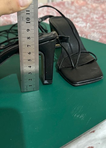 37 Beden siyah Renk Bağcıklı Siyah Alçak Topuklu Sandalet 37