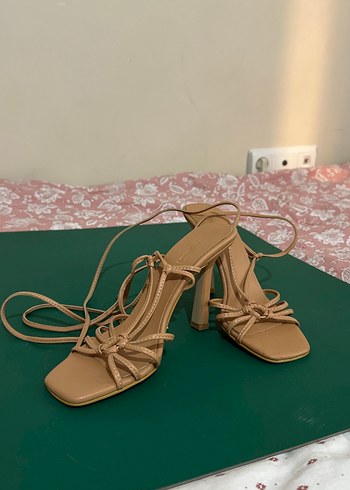Divarese Divarese Bej Renk Bağcıklı Topuklu Sandalet 37