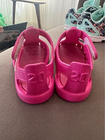 Igor İgor pembe