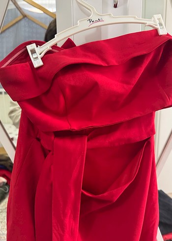 Kırmızı elbise - Görsel 3