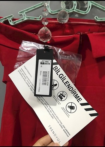 Kırmızı elbise - Görsel 7