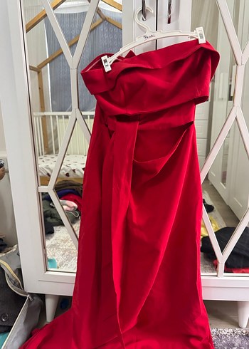 Kırmızı elbise - Görsel 2