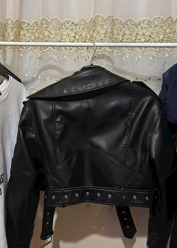 Kemer Detaylı Siyah Deri Biker Ceket