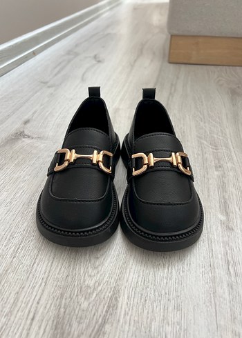 Klasik Tokalı Siyah kız çocuk ayakkabı