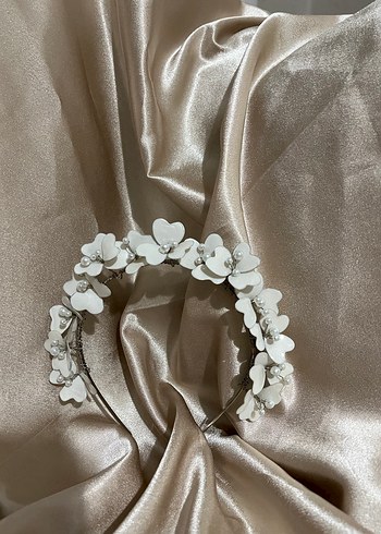 Seramik Ruffled Beyaz Saç Aksesuarı