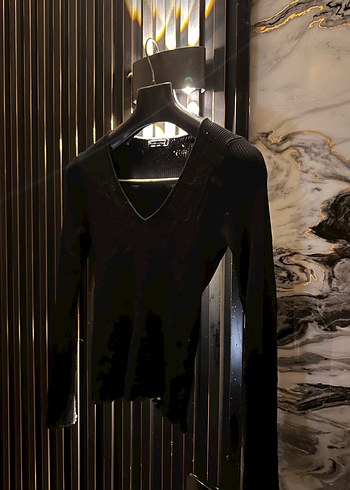 V Yaka Siyah kalın Triko Kazak - Görsel 2