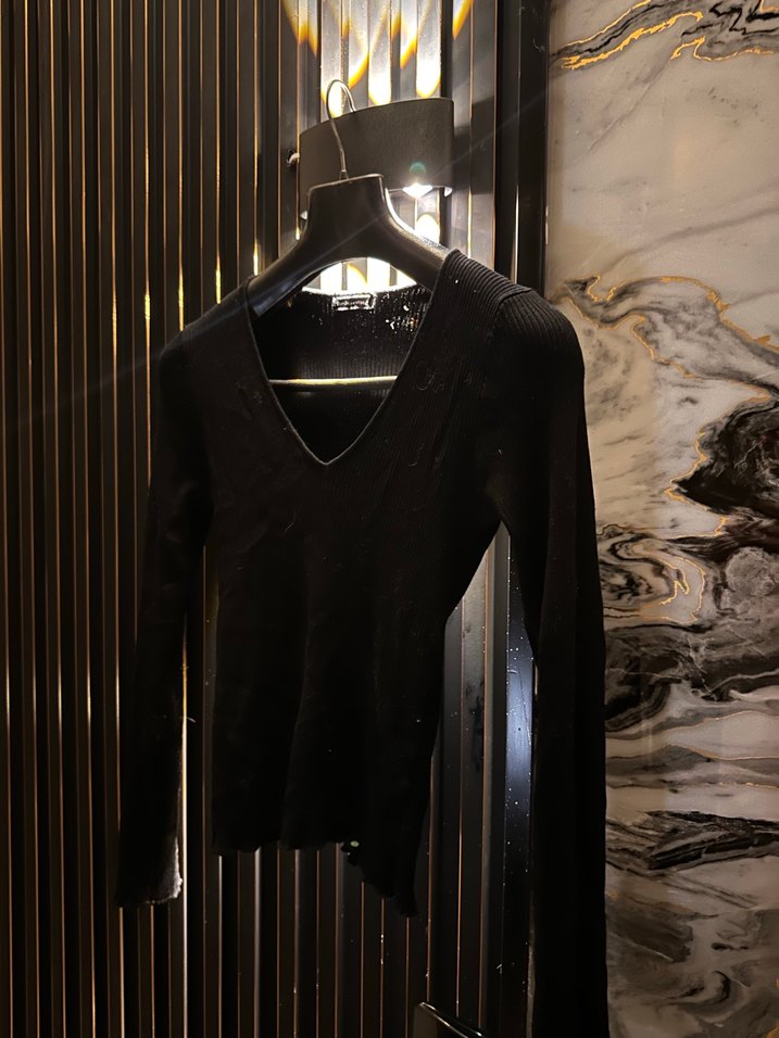 V Yaka Siyah kalın Triko Kazak - Görsel 2