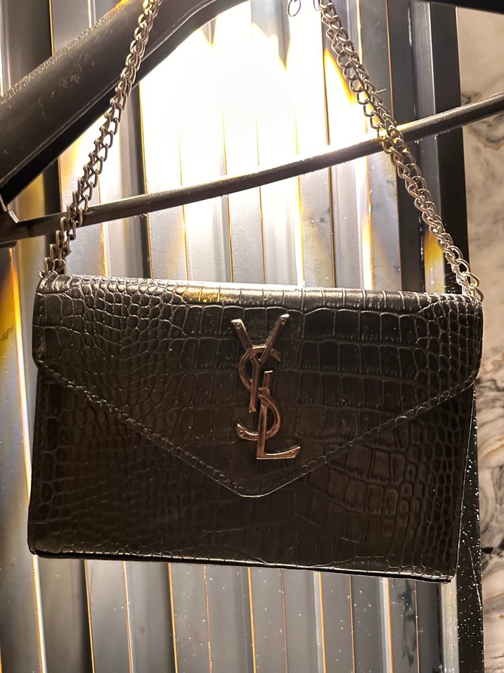 Yılan Derisi Desenli Zincir Detaylı - Görsel 3